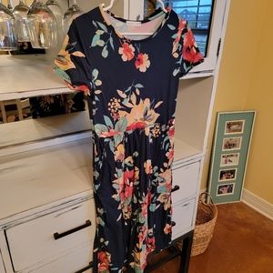Rebel & J floral dress 👗 w/pockets! 😍 size M